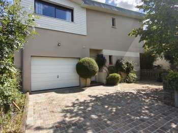Maison 8 pièces 203 m² · à Montreuil-Juigné · 203 m² · 555 000 €