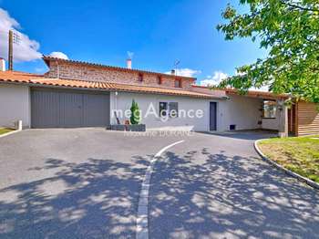 Vente maison 8 pièces Mortagne-sur-Sèvre 85