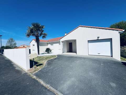 Vente maison 8 pièces Mortagne-sur-Sèvre 85