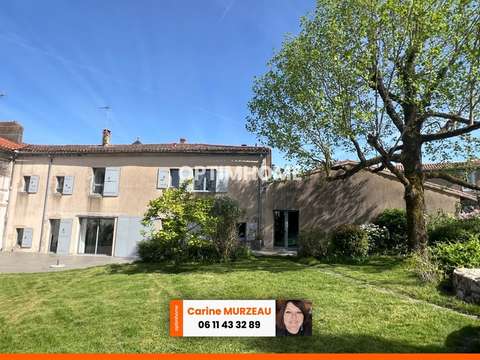 Vente maison 10 pièces Mortagne-sur-Sèvre 85