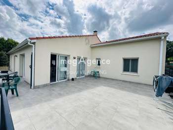 Vente maison 8 pièces Mortagne-sur-Sèvre 85