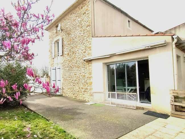 Maison 7 pièces 170 m² · à Moutiers-sur-le-Lay · 170 m² · 175 500 €