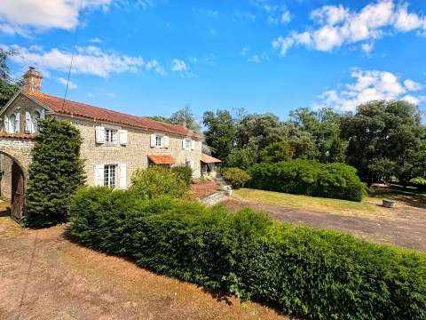 Vente maison 18 pièces Nalliers 85