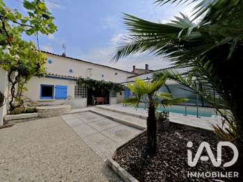 Maison 9 pièces 243 m² · à Néré · 243 m² · 249 000 €