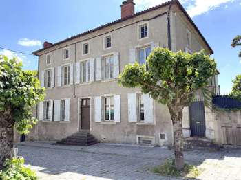 Maison 10 pièces 372 m² · à Nontron · 372 m² · 498 000 €