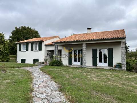 Vente maison 7 pièces Nueil-les-Aubiers 79