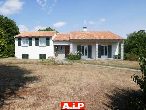 Vente maison 9 pièces Nueil-les-Aubiers 79