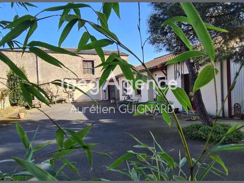 Vente maison 9 pièces Nueil-les-Aubiers 79