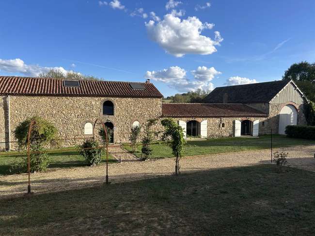 Maison 8 pièces 199 m² · à Nueil-les-Aubiers · 199 m² · 341 250 €