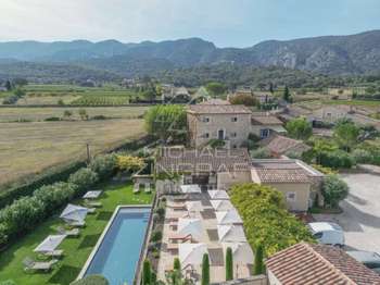 Maison 20 pièces 650 m² · à Oppède · 650 m² · 3 180 000 €