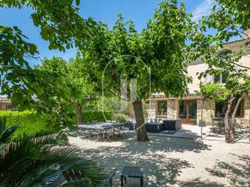 Maison 10 pièces 358 m² · à Pernes-les-Fontaines · 358 m² · 1 690 000 €