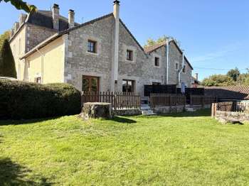 Vente maison 19 pièces Piégut-Pluviers 24