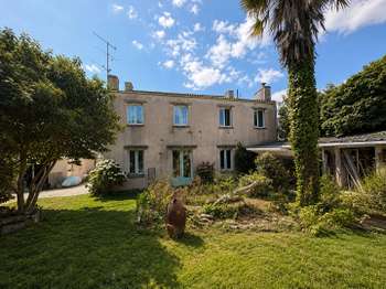 Maison 8 pièces 254 m² · à Plonéour-Lanvern · 254 m² · 346 500 €