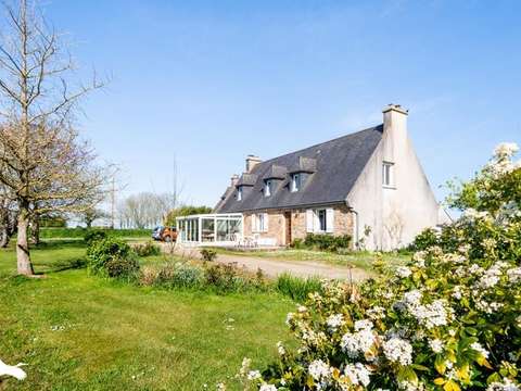 Vente maison 8 pièces Plounévez-Lochrist 29