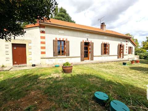 Vente maison 7 pièces Pommiers-Moulons 17