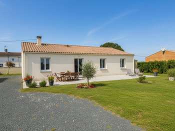 Vente maison 5 pièces Pons 17