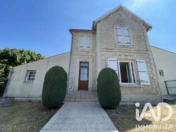 Vente maison 5 pièces Pons 17