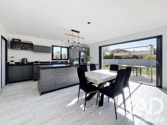 Maison 5 pièces 101 m² · à Pont-de-Chéruy · 101 m² · 339 000 €