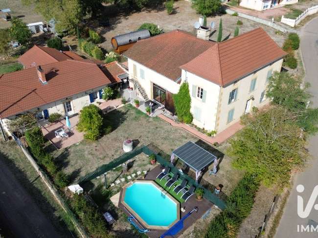 Maison 10 pièces 400 m² · à Pouilly-sous-Charlieu · 400 m² · 530 000 €