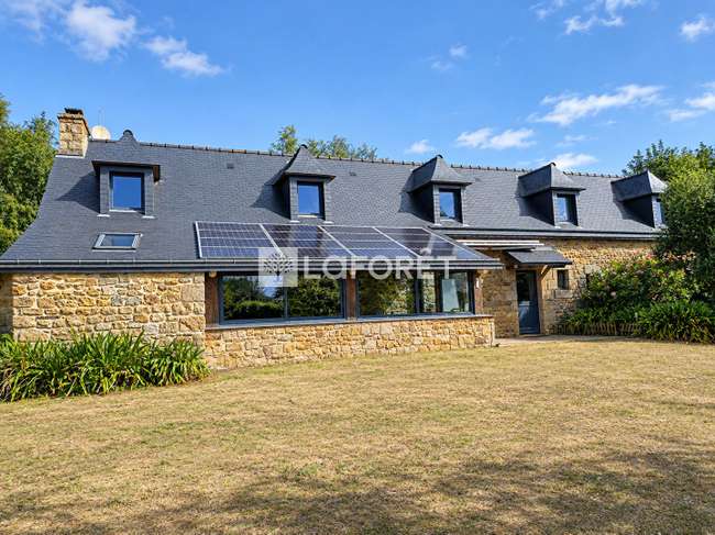 Maison 7 pièces 196 m² · à Prat · 196 m² · 378 000 €