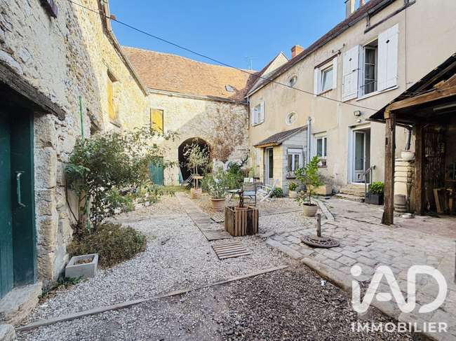 Maison 8 pièces 157 m² · à Puiseaux · 157 m² · 179 000 €