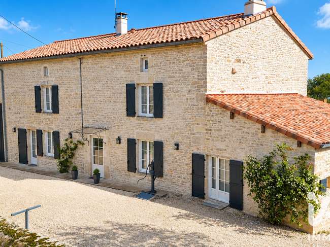 Maison 6 pièces 206 m² · à Puyréaux · 206 m² · 315 000 €