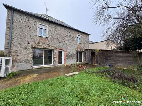 Vente maison 9 pièces Quelaines-Saint-Gault 53