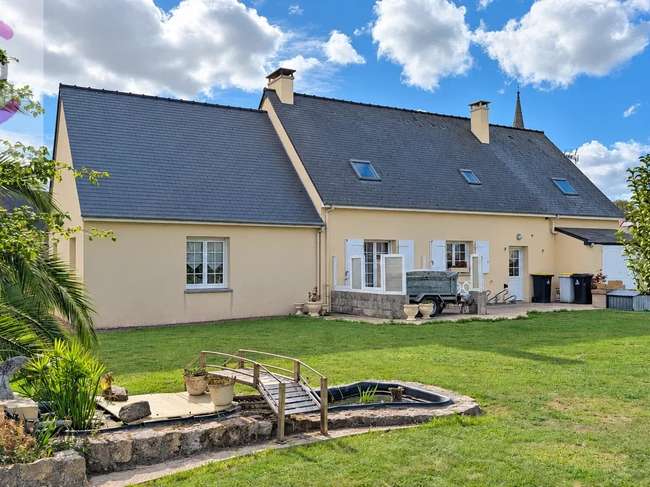 Maison 7 pièces 161 m² · à Réville · 161 m² · 367 500 €