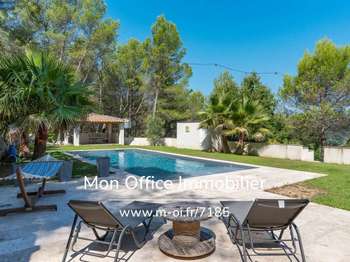 Maison 6 pièces 250 m² · à Rognes · 250 m² · 1 390 000 €