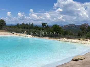 Vente Maison 9 chambresRoquebrune-sur-Argens