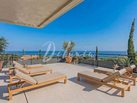 Vente maison 13 pièces Roquebrune-sur-Argens 83