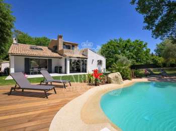 Maison 7 pièces 210 m² · à Roquefort-les-Pins · 210 m² · 1 850 000 €