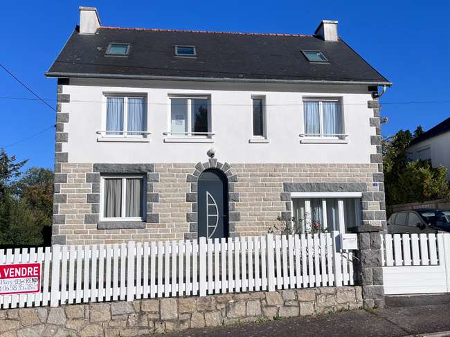 Maison 8 pièces 173 m² · à Rostrenen · 173 m² · 214 900 €