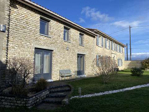 Vente maison 8 pièces Roullet-Saint-Estèphe 16