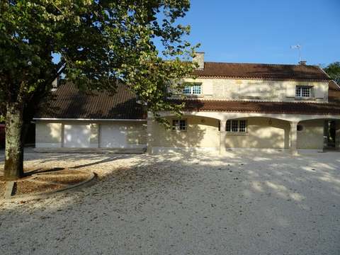 Vente maison 8 pièces Roullet-Saint-Estèphe 16