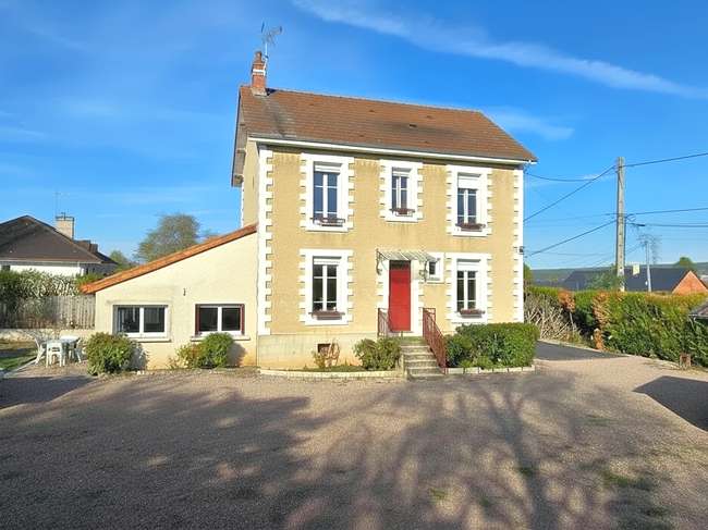 Maison 6 pièces 148 m² · à Saint-Amand-Montrond · 148 m² · 195 000 €