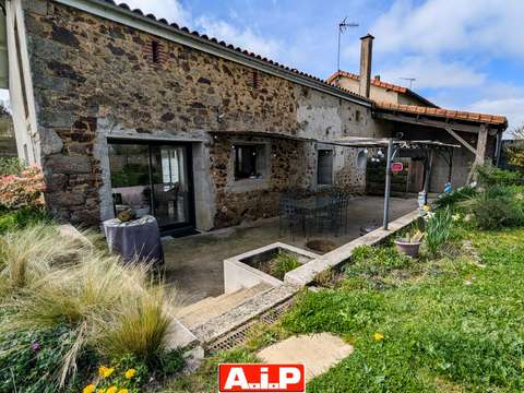 Vente maison 7 pièces Saint-Amand-sur-Sèvre 79