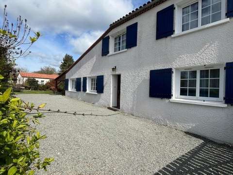 Vente maison 7 pièces Saint-Amand-sur-Sèvre 79