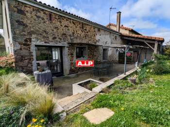 Vente maison 7 pièces Saint-Amand-sur-Sèvre 79