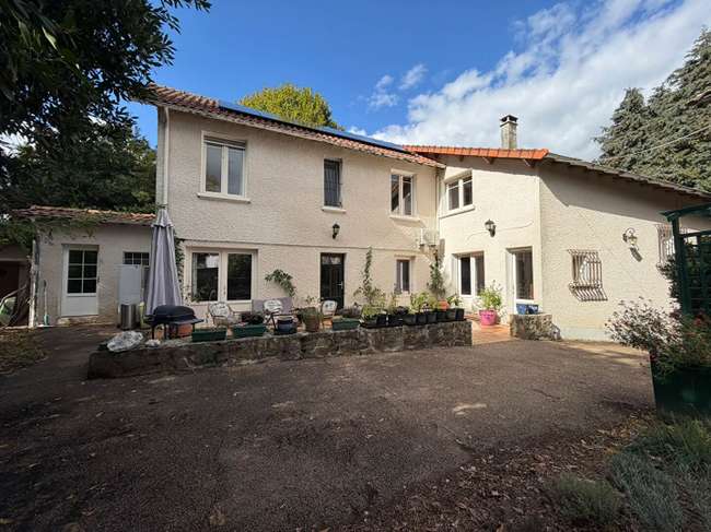 Maison 7 pièces 161 m² · à Saint-Bonnet-de-Bellac · 161 m² · 169 000 €