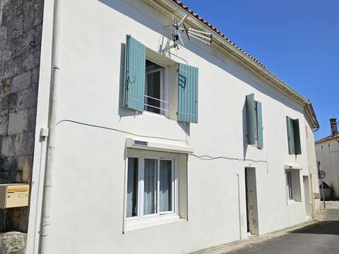 Vente maison 5 pièces Saint-Bonnet-sur-Gironde 17