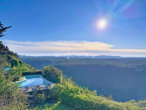 Vente maison 15 pièces Saint-Cézaire-sur-Siagne 06