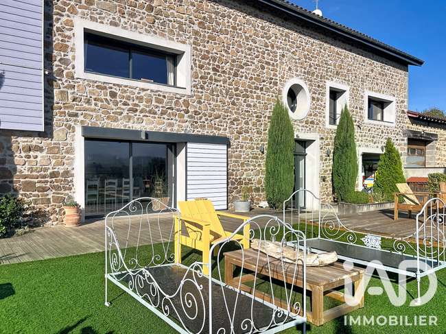 Maison 6 pièces 283 m² · à Saint-Clément-les-Places · 283 m² · 750 000 €