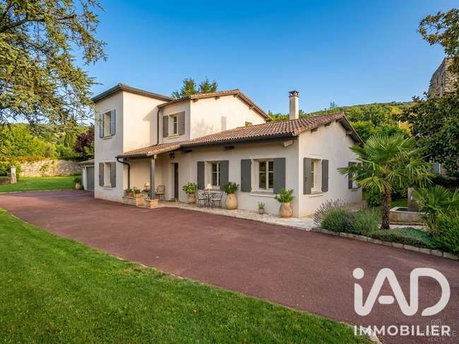 Maison 9 pièces 220 m² · à Saint-Cyr-au-Mont-d'Or · 220 m² · 1 550 000 €