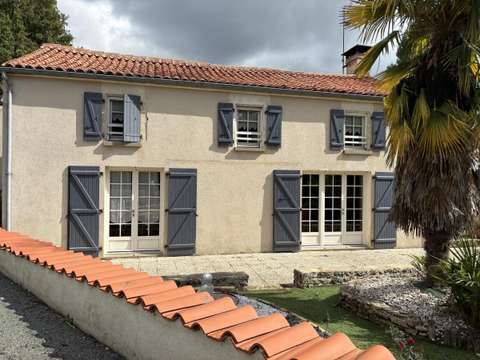Vente maison 5 pièces Saint-Cyr-des-Gâts 85