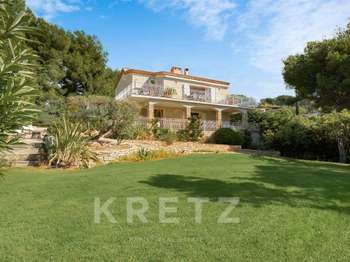 Vente maison 10 pièces Saint-Cyr-sur-Mer 83
