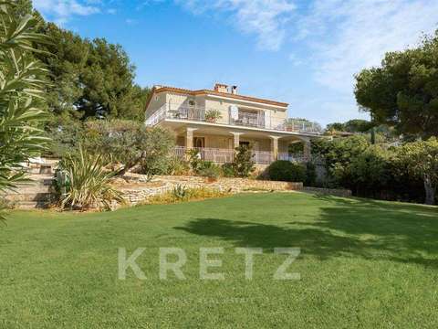 Vente maison 10 pièces Saint-Cyr-sur-Mer 83