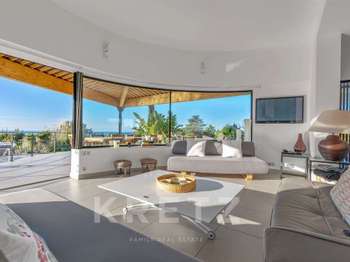 Vente maison 9 pièces Saint-Cyr-sur-Mer 83