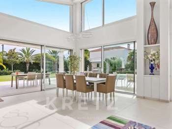 Vente maison 8 pièces Saint-Cyr-sur-Mer 83