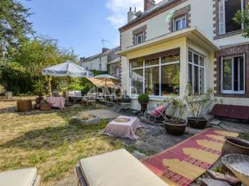 Maison 9 pièces 223 m² · à Saint-Étienne-de-Montluc · 223 m² · 782 250 €